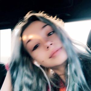 Meet your Posher, Dee